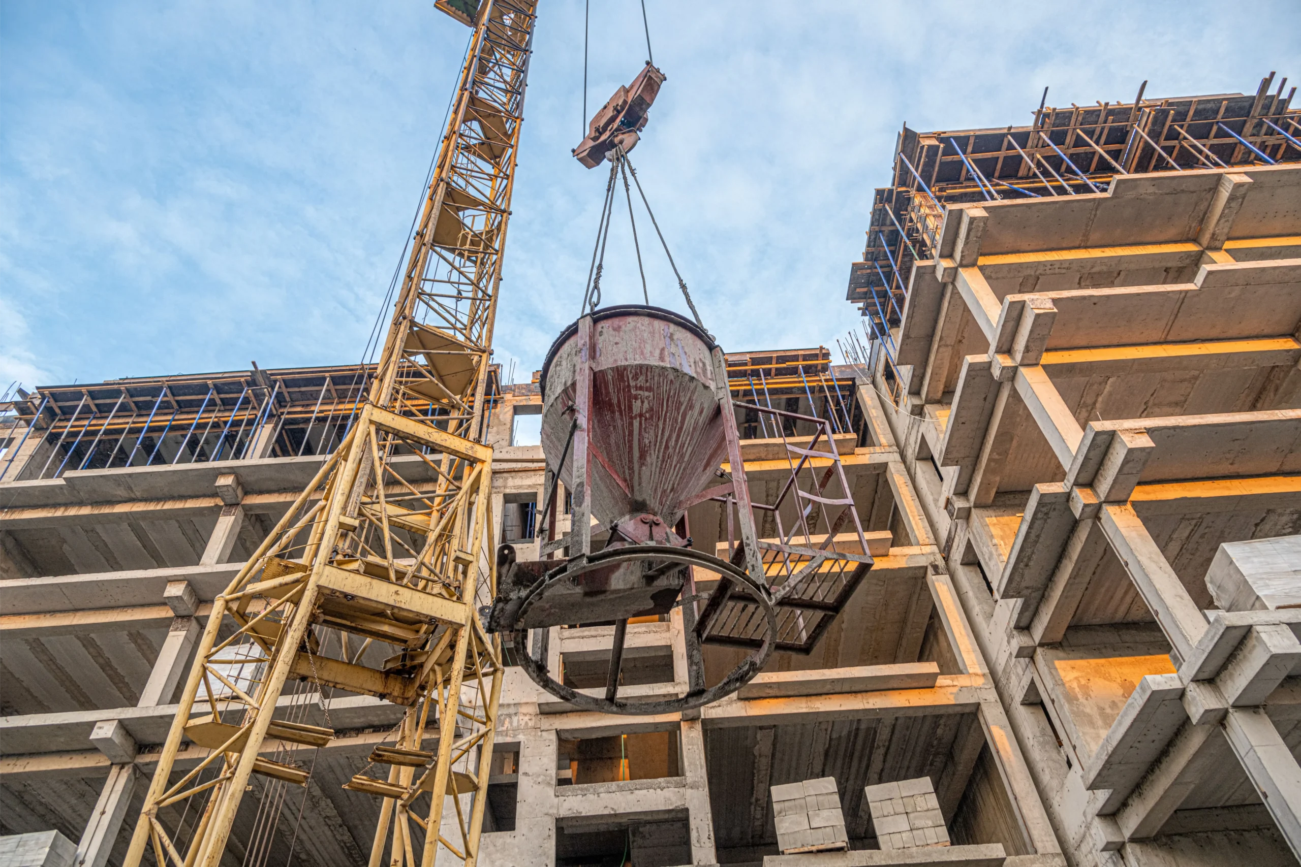 Professional rigging services for Long Island construction projects ensuring safe lifting and material handling